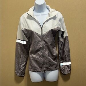 Nike Women’s Gray and White Lightweight Modern Aesthetic Reflective Design SZ S